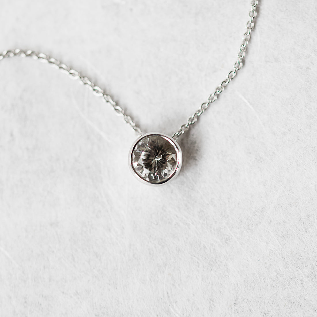 Stella Pendant & Chain