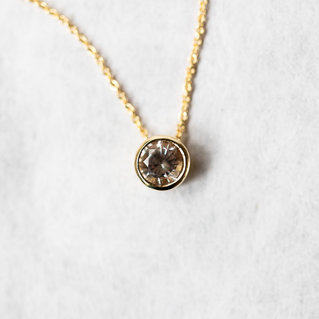 Stella Pendant & Chain